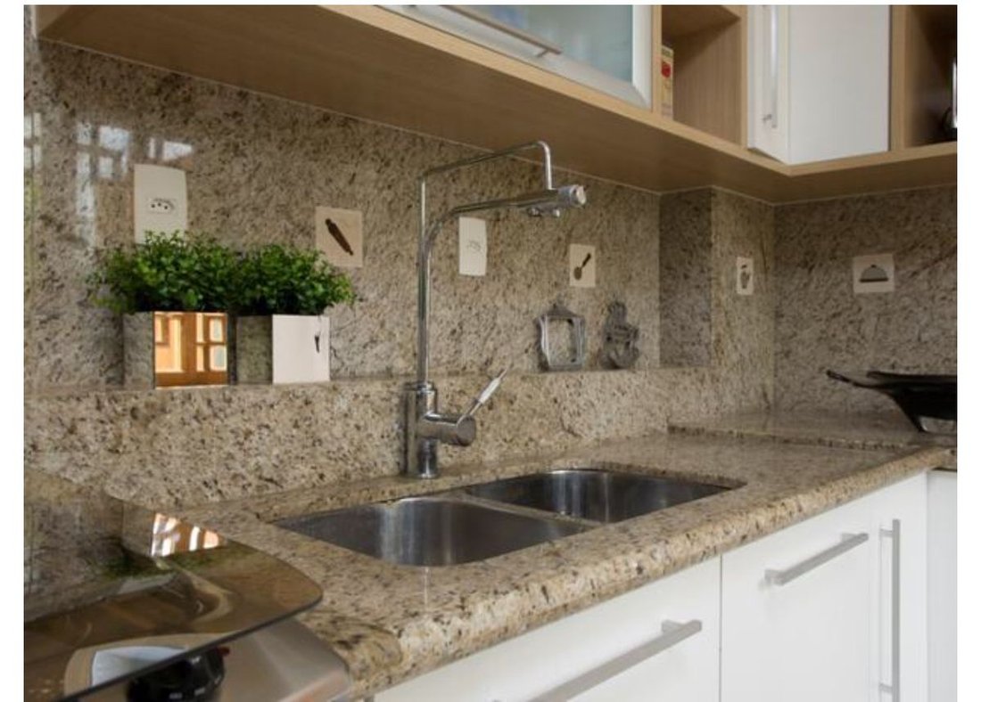 Granito Amarelo Ornamental aplicado em ambiente