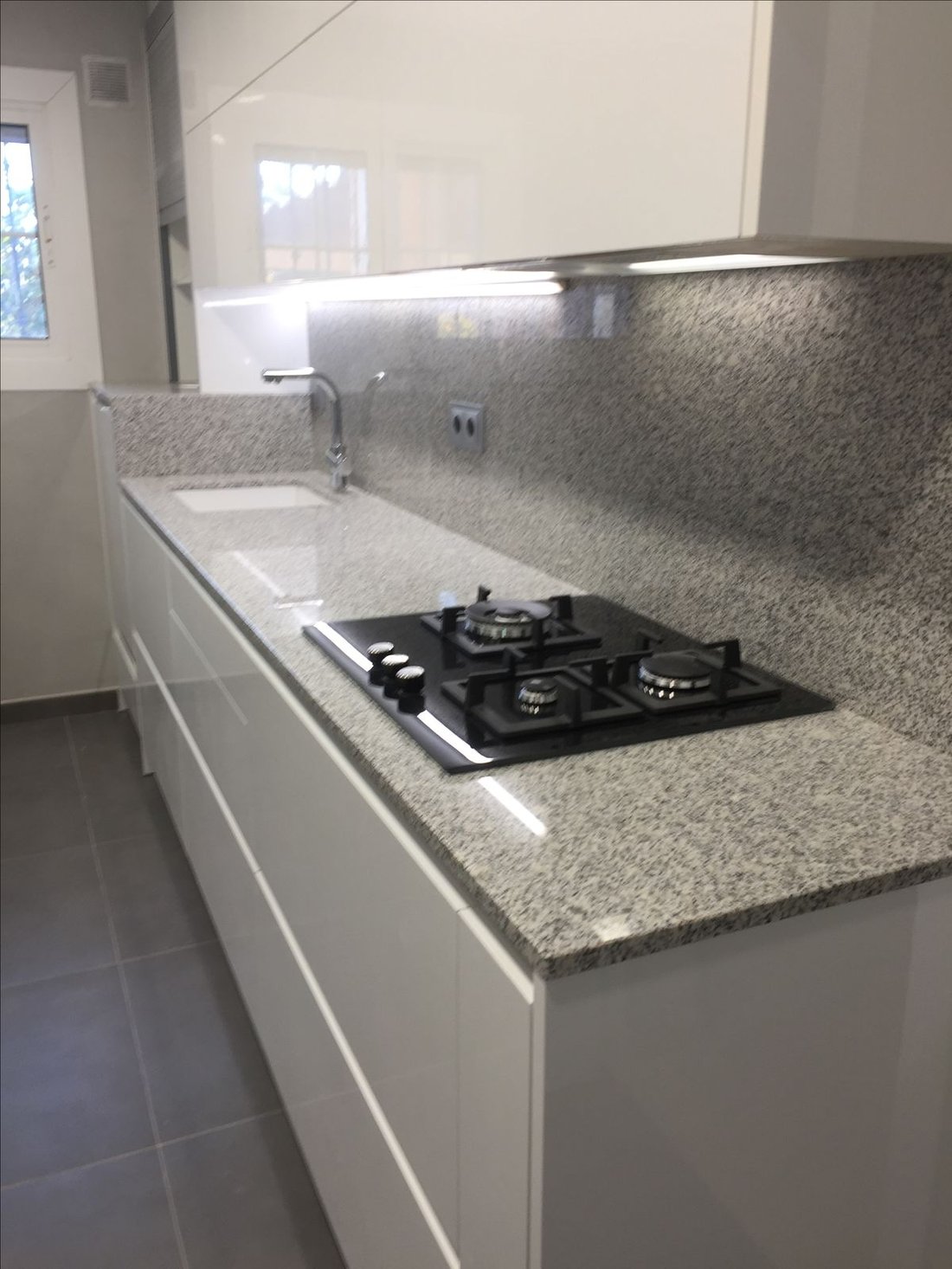 Granito Cinza Andorinha aplicado em ambiente