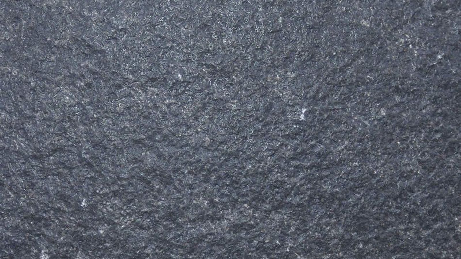 Granito Preto São Gabriel Escovado aplicado em ambiente